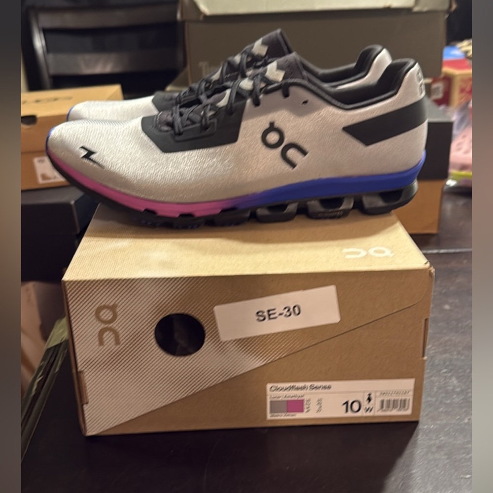 Brand new On Cloudflash Sensa Lunar/Amethyst size 10 women